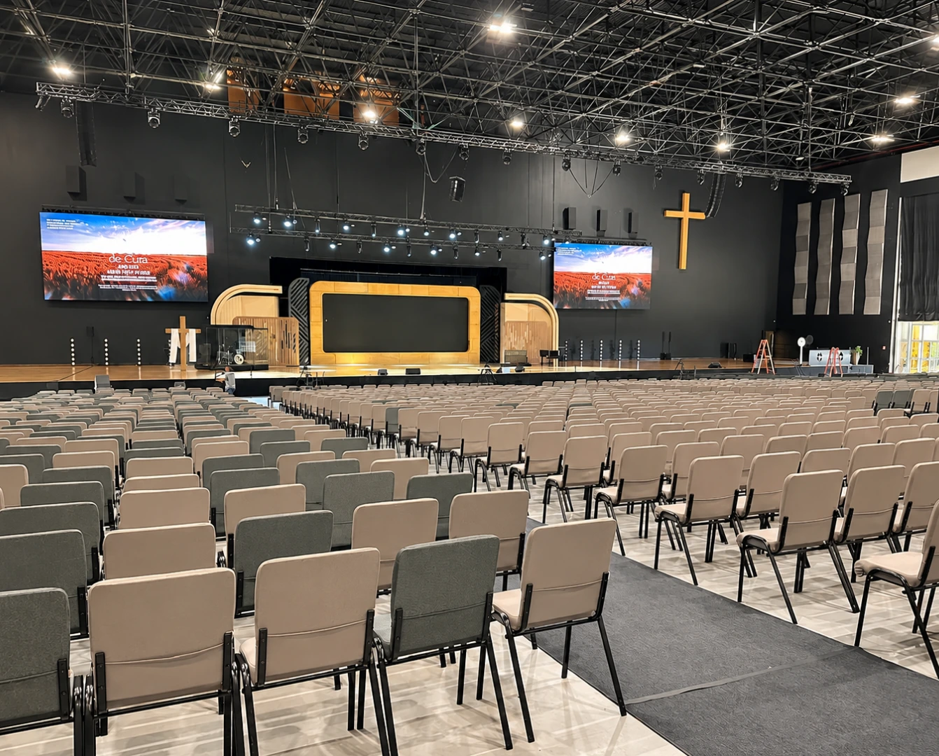 Igreja com Poltronas Di Costa